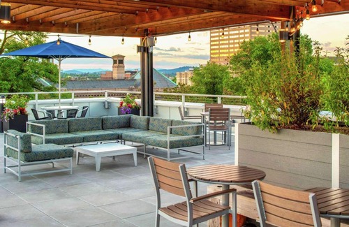 Pearl District Hotel | Hampton Inn And Suites By Hilton Portland-Pearl District