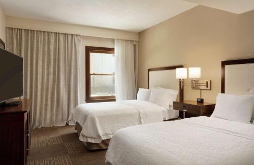 Bentonville - Fayetteville Hotel | Hampton Inn and Suites Springdale