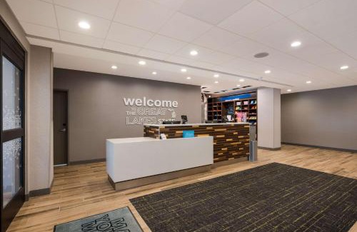 Southfield Hotel | Hampton Inn by Hilton Detroit Southfield
