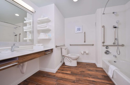 Emporia Hotel | Hampton Inn Emporia