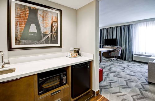 Medicine Hat Hotel | Hampton Inn & Suites by Hilton Medicine Hat