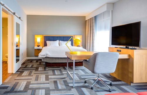 Waltham Hotel | Hampton Inn & Suites Boston/Waltham
