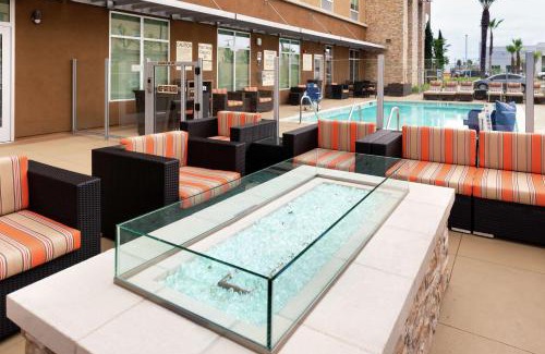 Buena Park Hotel | Hampton Inn & Suites Buena Park