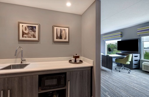 Burlington Hotel | Hampton Inn & Suites by Hilton Burlington Toronto