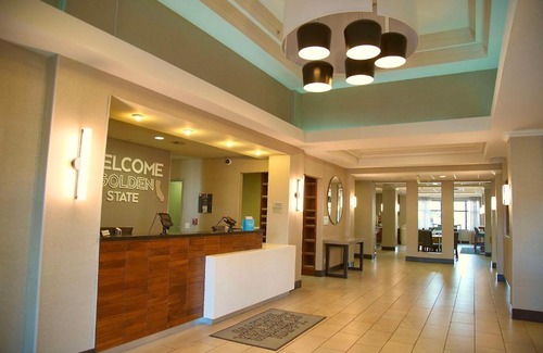Cathedral City Resort | Hampton Inn & Suites Cathedral City
