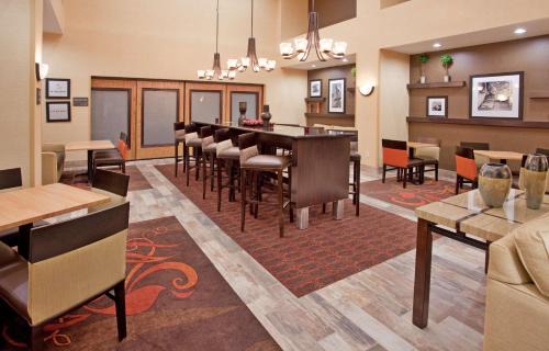 Dickinson Hotel | Hampton Inn & Suites Dickinson ND