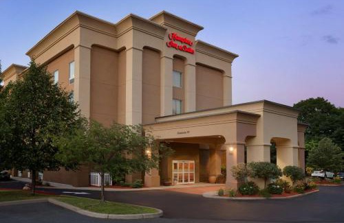 Greenfield Hotel | Hampton Inn & Suites Greenfield
