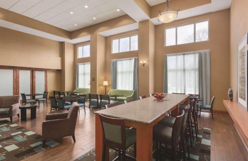 Greenfield Hotel | Hampton Inn & Suites Greenfield