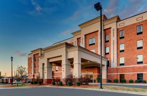 Hartsville Hotel | Hampton Inn & Suites - Hartsville, SC