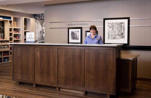 Hudson Hotel | Hampton Inn & Suites-Hudson Wisconsin