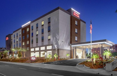 Airport Area Hotel | Hampton Inn & Suites Irvine/Orange County Airport