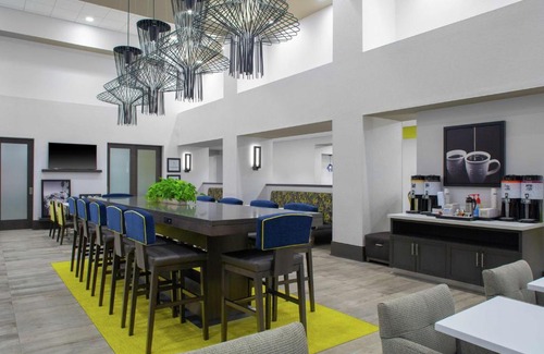 Airport Area Hotel | Hampton Inn & Suites Irvine/Orange County Airport