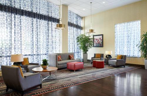 Mount Prospect Hotel | Hampton Inn & Suites Mt. Prospect