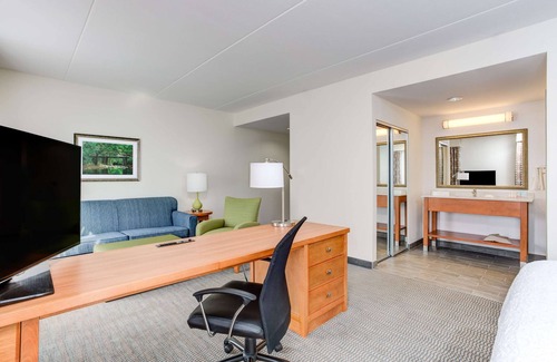 Manchester Hotel | Hampton Inn & Suites Manchester