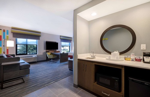 Marina Hotel | Hampton Inn & Suites Marina