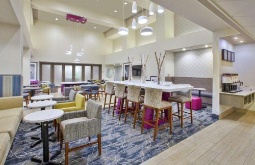 Oakwood Village Hotel | Hampton Inn & Suites Oakwood Village-Cleveland