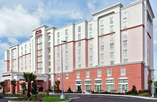 Airport North Hotel | Hampton Inn & Suites Orlando Airport at Gateway Village