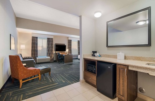 Plattsburgh Hotel | Hampton Inn & Suites Plattsburgh