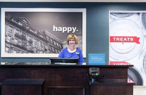 Rochester Hotel | Hampton Inn & Suites Rochester-North