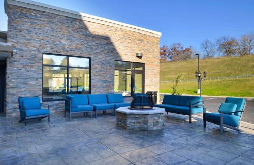 Rensselaer Hotel | Hampton Inn & Suites Albany-East Greenbush, NY