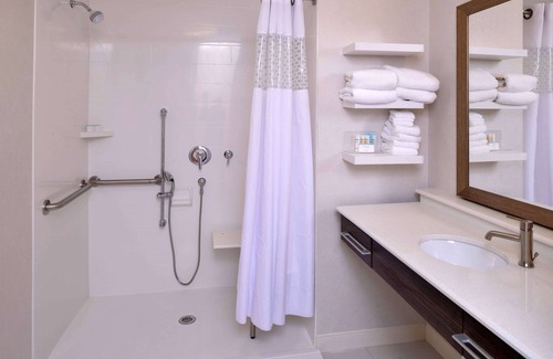 East Greenbush Hotel | Hampton Inn & Suites Albany-East Greenbush