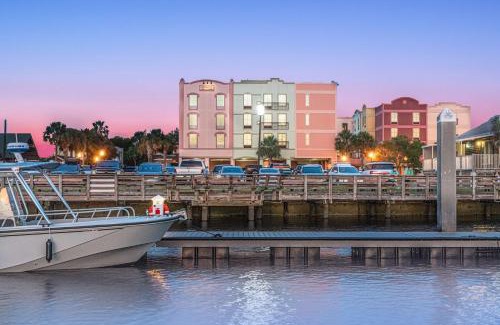 Fernandina Beach Hotel | Hampton Inn & Suites Amelia Island-Historic Harbor Front