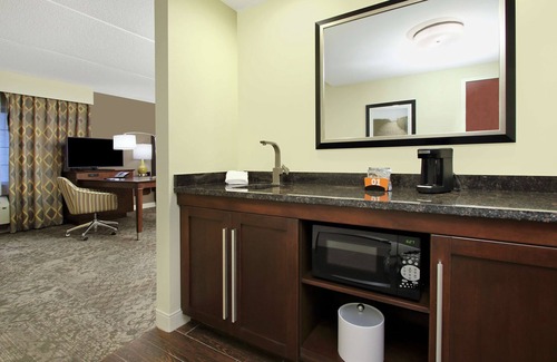 Rockville Centre Hotel | Hampton Inn & Suites Rockville Centre
