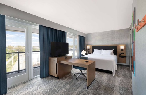Watertown Hotel | Hampton Inn & Suites Watertown Boston