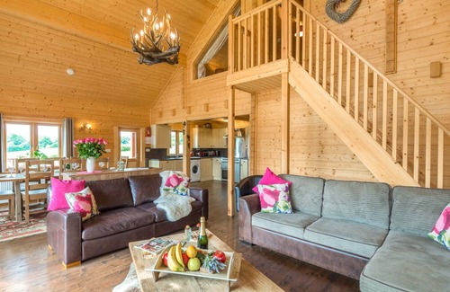 Ellesmere Cottage | HAMPTON LODGE, family friendly, luxury holiday cottage in Ellesmere