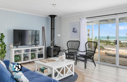 Middleton House | Hamptons Style Beachside Retreat with Ocean Views!