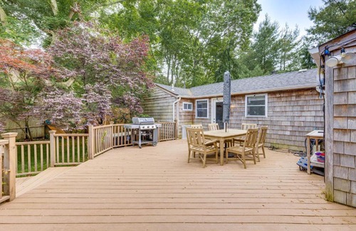 Hampton Bays House | Hamptons Vacation Rental with Seasonal Pool!