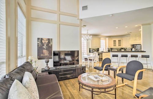 Spring Branch East House | ‘Han Solo's Hideout’ Luxe Houston Home w/Pool!