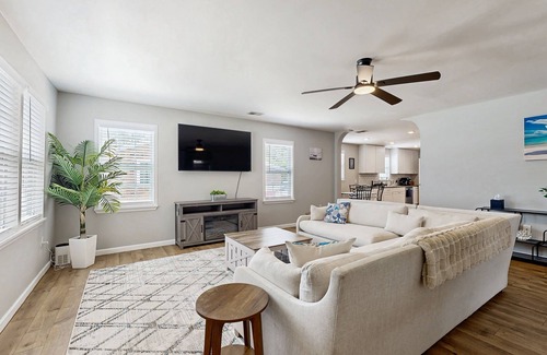 Hanahan House | Hanahan home with close proximity to Park Circle, WiFi & dog-friendly