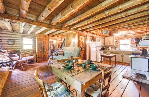 Paris Cabin | Handcrafted Log Cabin on 3 Acres: 14 Mi to Canton