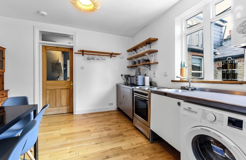 Hackney House | Handsome Family Home/Peaceful, Next to Park