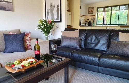 Woodend House | Hanging Rock, Wineries, Nature, Woodend, Country Getaway ,Bed and Breakfast.🍾🥂