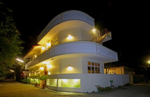 Dharavandhoo House | Hanifaru Transit Inn