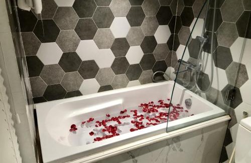 Hang Bo Hotel | Hanoi Graceful Hotel and Travel