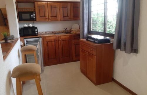 Cape Coast Hotel | Hans Cottage Botel