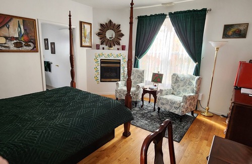 Harbor Springs Bed & Breakfast | Happy Days and Nights - Valiant