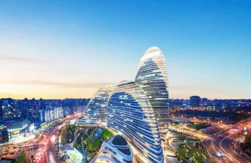 Wangfujing Shopping Area Hotel | Happy Dragon Saga Hotel with terrace- Free wifi with fluent English speaking,Tourist ticket service&food recommendation,Near Tian'AnMen Forbidden City,Wangfujing walking street,Easy to get any tour sights by metro