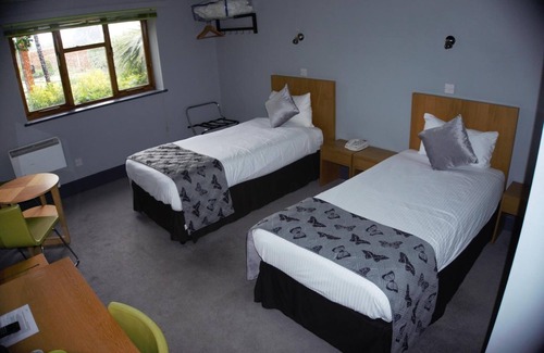 Warrington House | Happy Guests Lodge