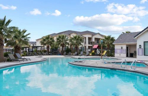 Washington Fields House | Happy Hawaiian Themed Condo