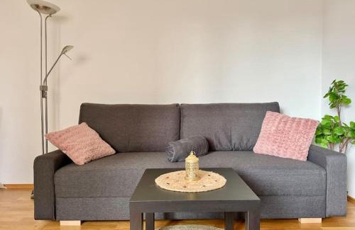 Schwechat Apartment | Happy Home near Airport with Free Parking