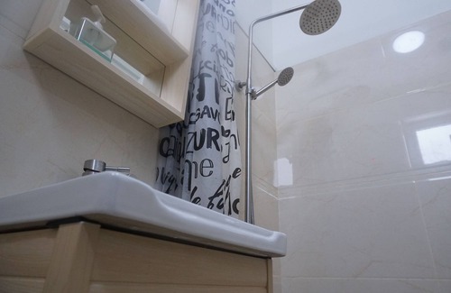 Floreal House | Happy Ours Guest House