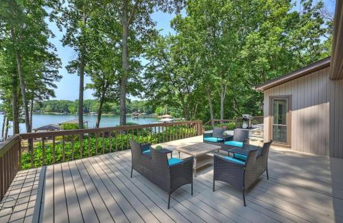 Mayhew House | Happy Place by AvantStay Firepit Ranch-Style