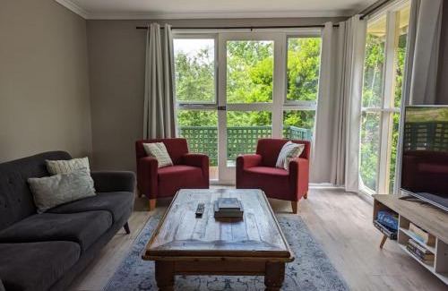 Garran House | Happy Spacious Home nr Canberra Hospital