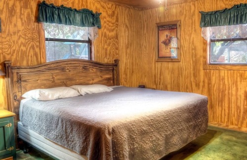 Garze House | Happy Trails, Private Pool, River Access @ Frio River Vacation Rentals