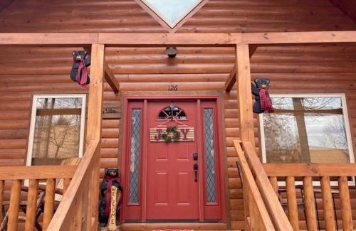 White Oak Lodge House | Happy Vibes Cabin - The Name Says It All!