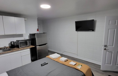 Severn Hotel | Happyland Inn